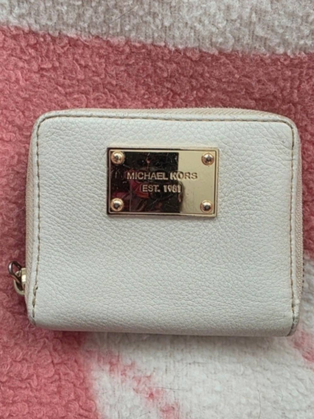 Michael Kors White Leather Zip Wallet with Gold Plaque
